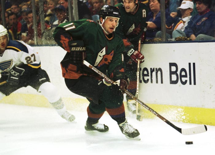 Phoenix-Coyotes-uniform-1999-Dallas-Drake_0.jpg